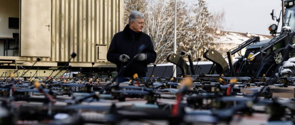 Порошенко передав 20 “Мавіків” підрозділам, які захопили в полон найманців з КНДР