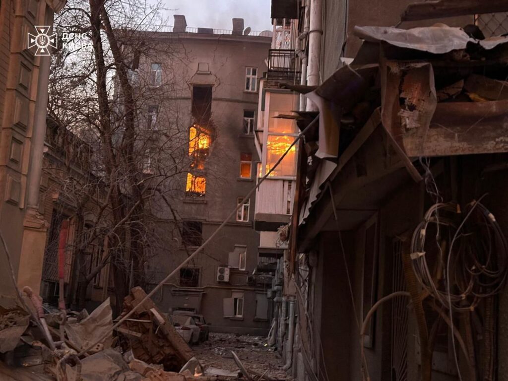 Россияне в новогоднюю ночь атаковали Киев беспилотниками: есть разрушения и пострадавшие