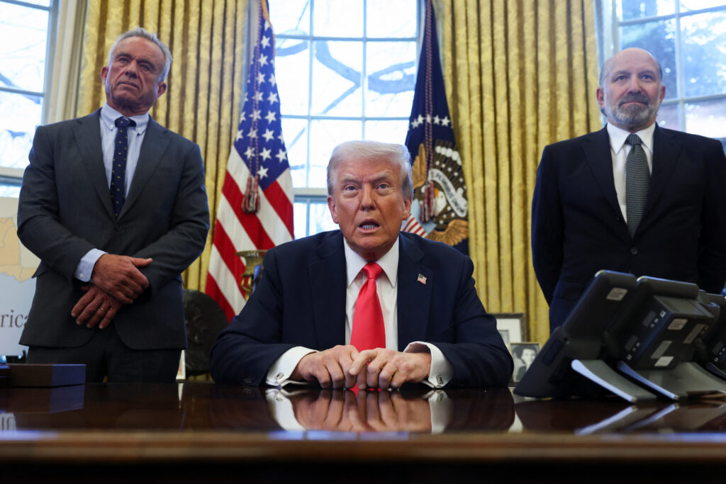 Напруження у торгівельних відносинах: Трамп звинуватив Китай у порушенні угоди зі США