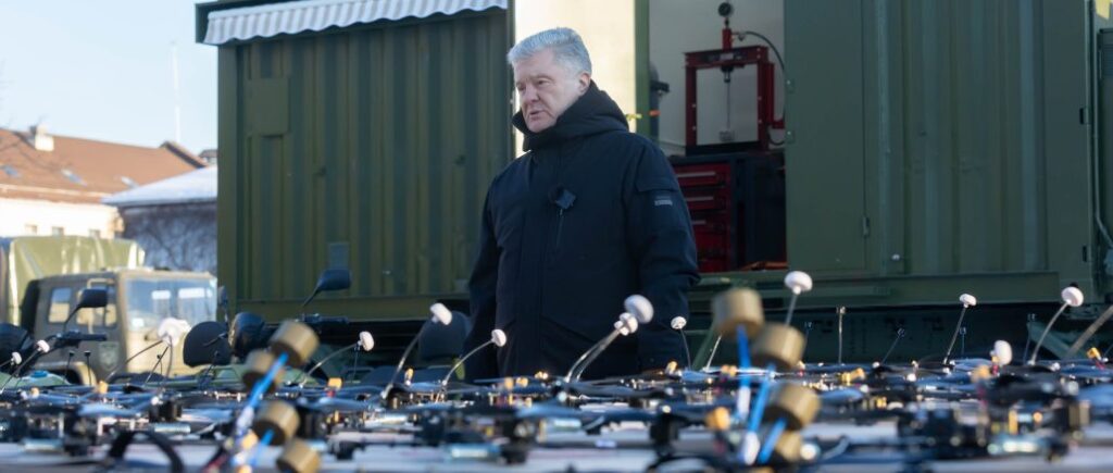 “Зараз немає нічого важливішого, ніж допомога ЗСУ”: Порошенко знову повіз дрони та техніку на фронт