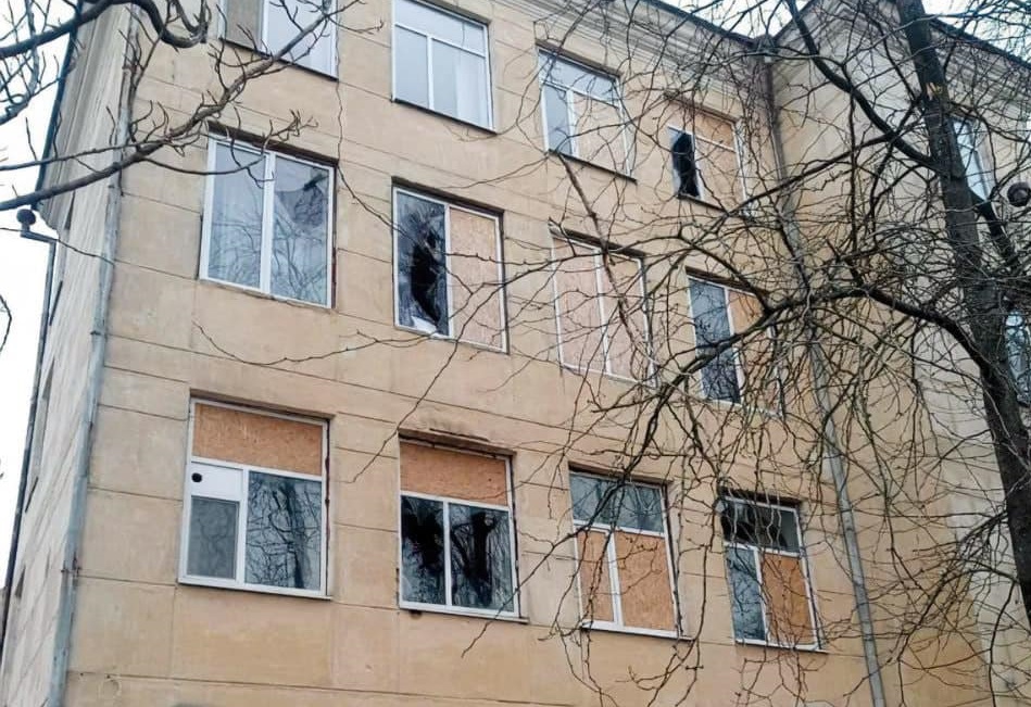 У Херсоні через російський обстріл пошкоджена школа