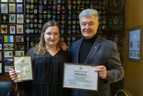 За допомогу ЗСУ: Фонд Порошенка отримав відзнаку від Головнокомандувача