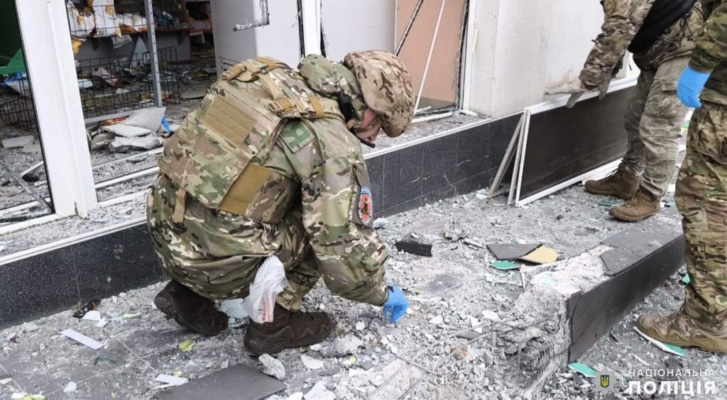 На вулиці Миколаєва стався вибух, внаслідок якого загинули дві людини, ще вісім отримали поранення