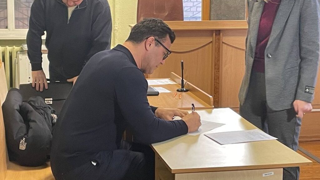 Справа Тищенка: одіозний нардеп вперше прийшов до суду, а потерпілий ексвійськовий вимагає 35 мільйонів компенсації