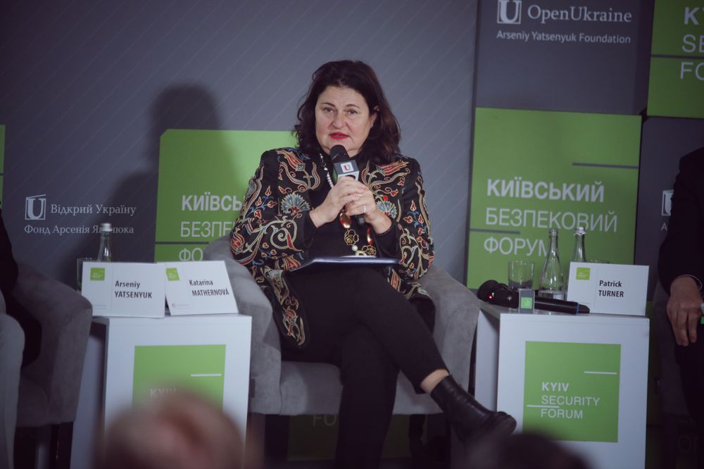 Нічна атака Києва: посол ЄС порадила тим, хто сумнівається в намірах РФ, читати новини