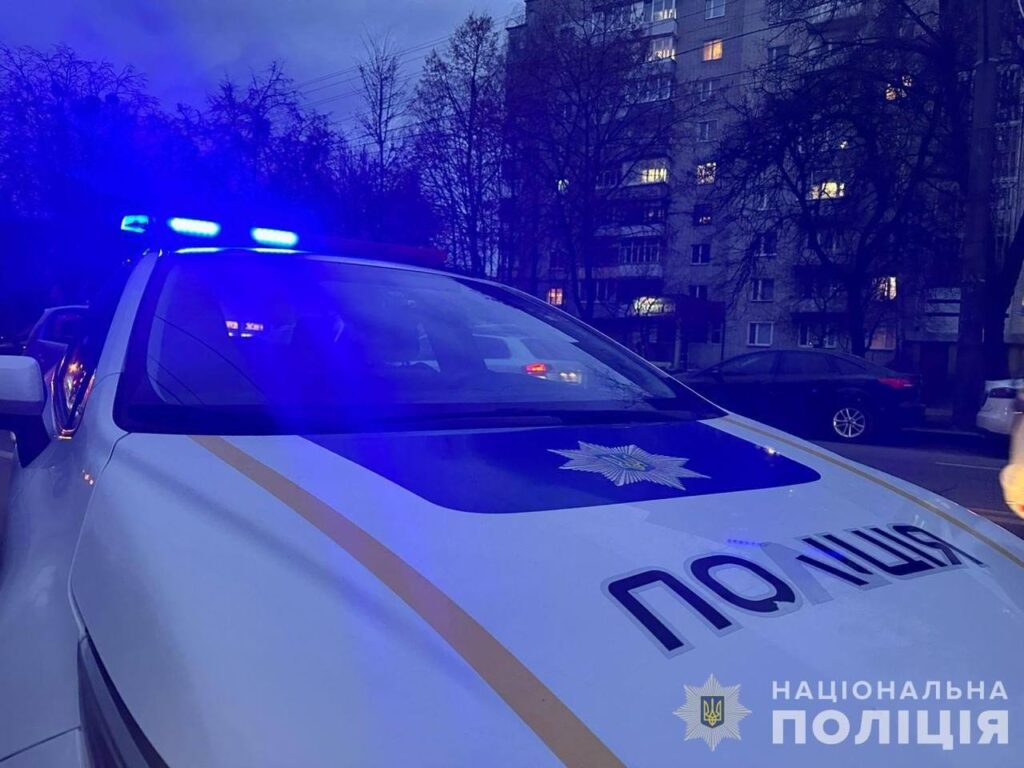 Выстрелы в ответ на замечания: в Киеве задержали женщину за стрельбу во дворе жилого дома