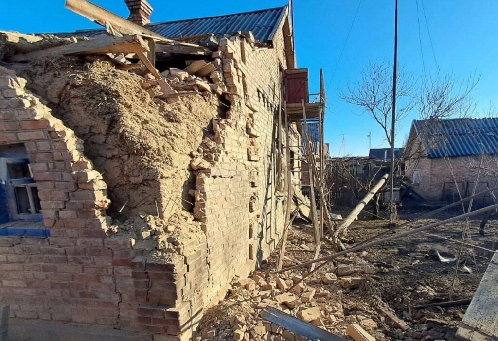 Росіяни атакували два райони Дніпропетровщини: багато руйнувань, один чоловік постраждав
