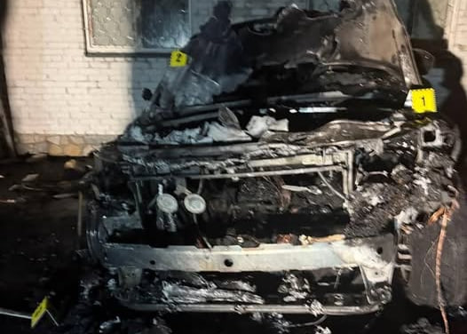 У Києві підпалили автівку підсанкційної журналістки