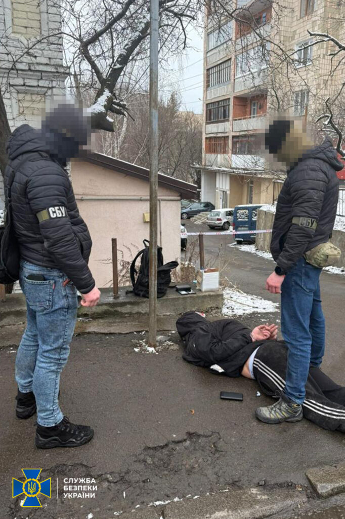 Намагалися підірвати райуправління поліції: у Рівному СБУ затримала двох агентів РФ