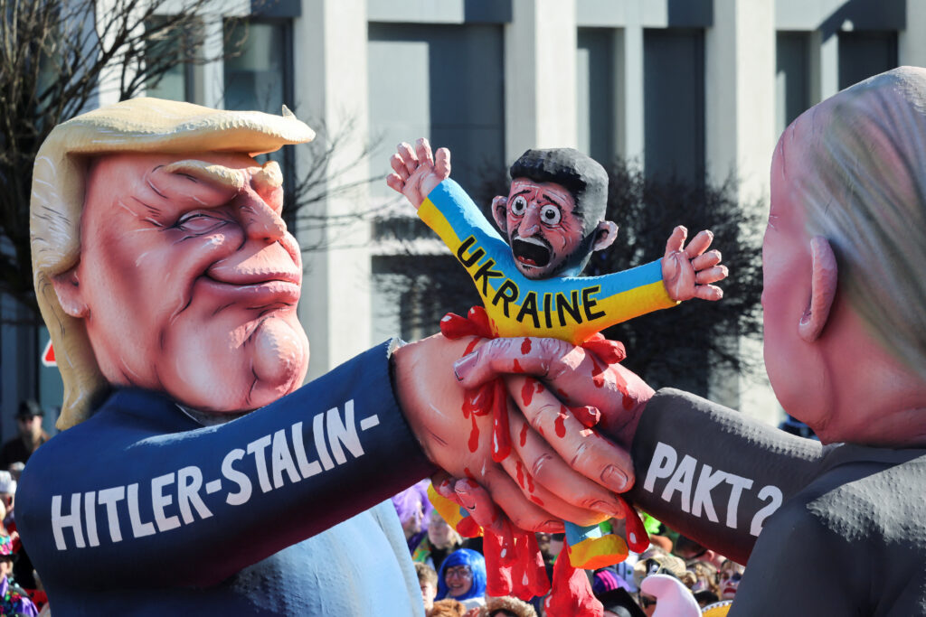 Принуждение к миру: о чем договариваются Трамп и Путин за спиной Украины