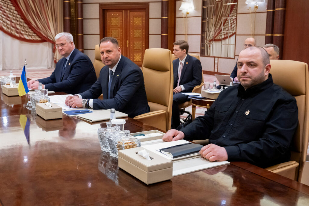 Українська делегація приїхала до Лондона на перемовини