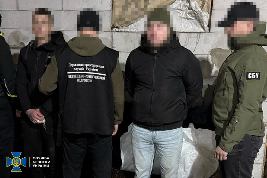 В Україні ліквідували п’ять схем ухилення від мобілізації: як шахраї продавали “довідки” та “маршрути” за кордон