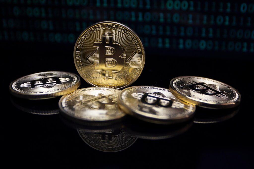 Bitcoin и другие криптовалюты упали на фоне масштабных пошлин Трампа