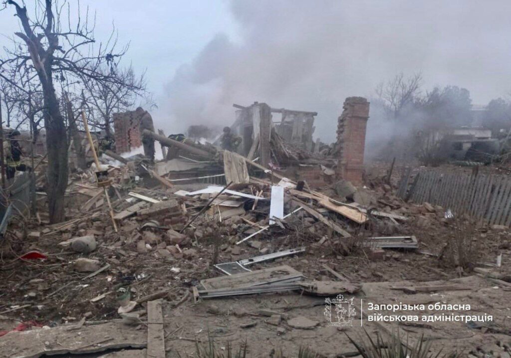 Росіяни скинули авіабомбу на село в Запорізькій області, один чоловік загинув