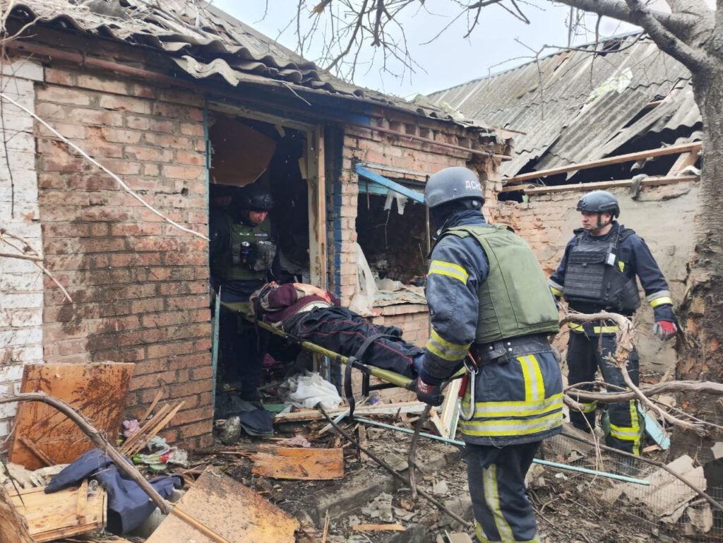 Армія РФ атакувала Нікополь Дніпропетровської області: є постраждалі