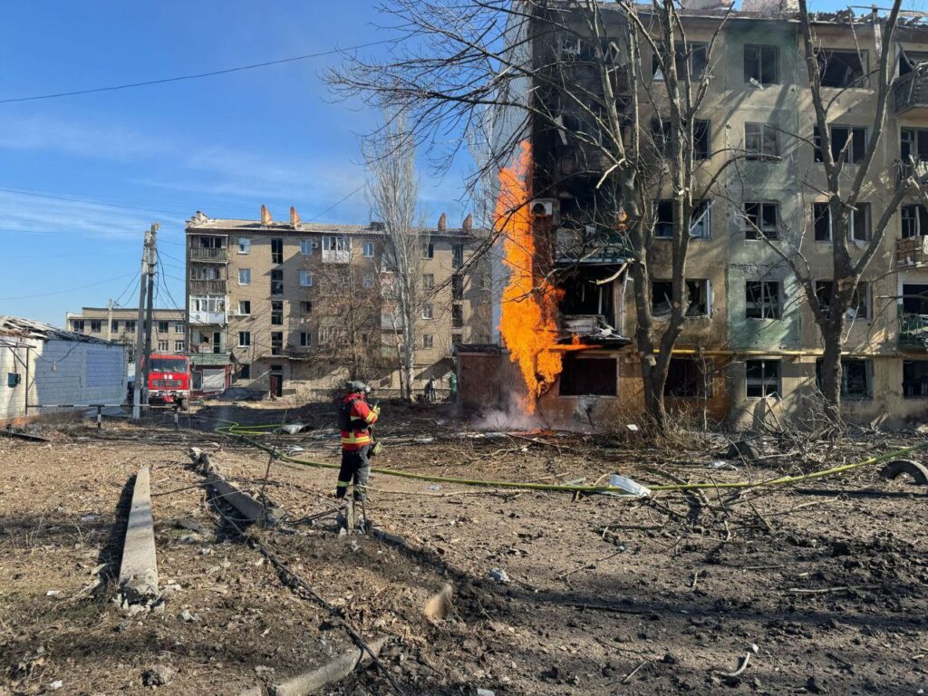 Армія РФ скинула п’ять авіабомб на Костянтинівку, є руйнування та поранені