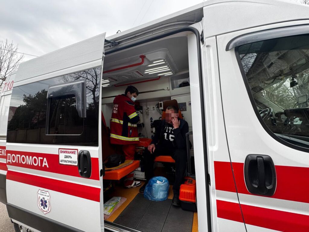 У Кривому Розі двоє чоловіків побили журналіста місцевого видання