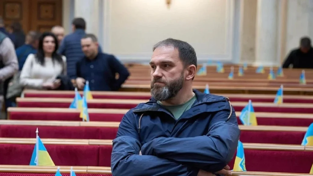 Неоголошені московські активи: “слуга” Каптєлов визнав роботу дружини в РФ, але замовчує про нерухомість у країні-агресорі