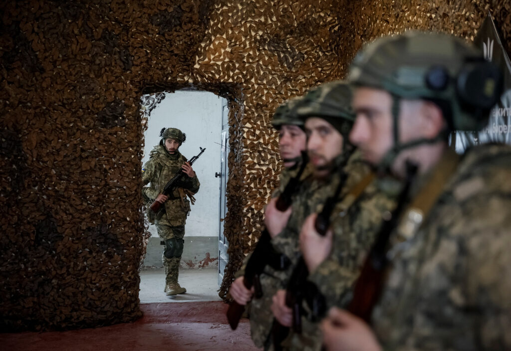 В ОП анонсували розширення програми “Контракт 18-24”