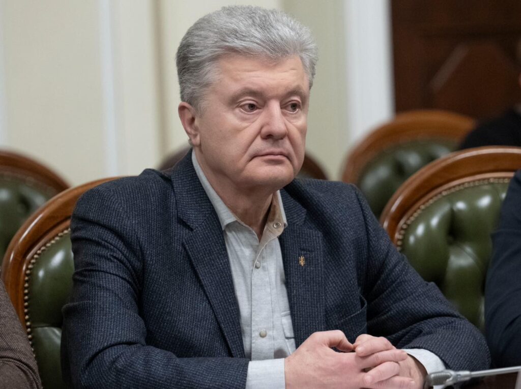 Порошенко инициировал петицию по передаче части военного НДФЛ напрямую бригадам