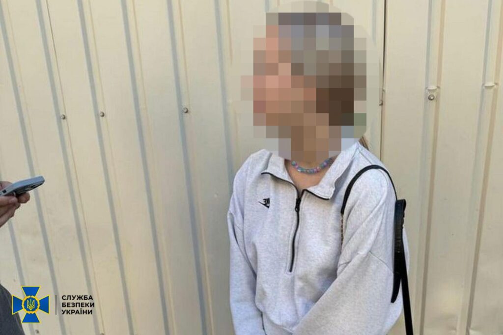 У Харкові школярка на замовлення РФ підпалювала автівки військових
