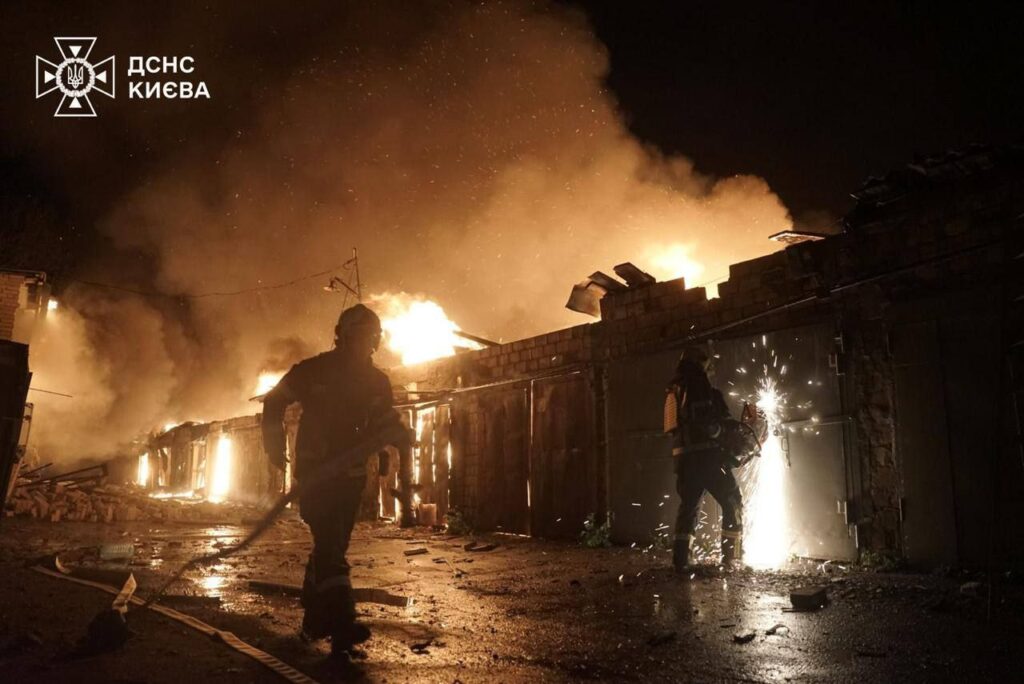 Російська атака Києва: з’явились фото та відео жахливих наслідків