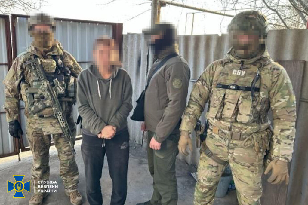 Шпигувала за ешелонами ЗСУ через відеокамеру в шпаківні: у Дніпрі затримали російську поплічницю