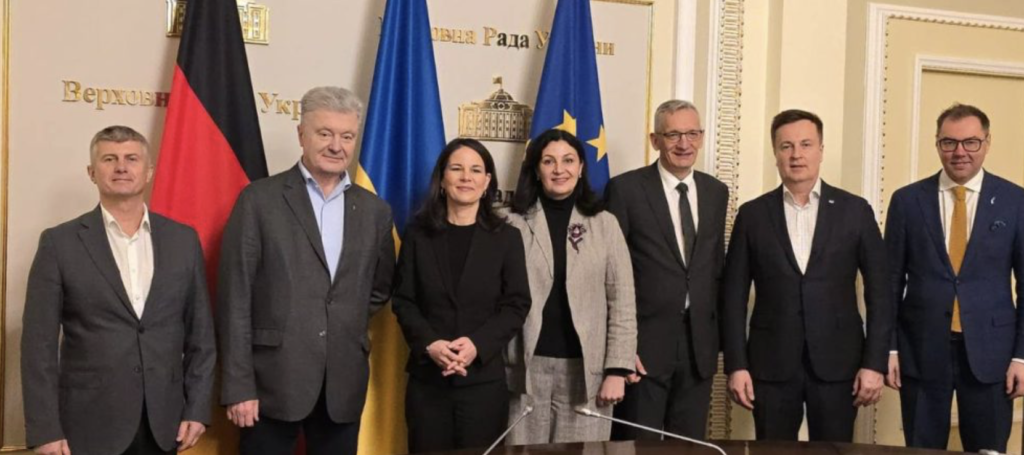 Петро Порошенко подякував Анналені Бербок за незмінну підтримку України