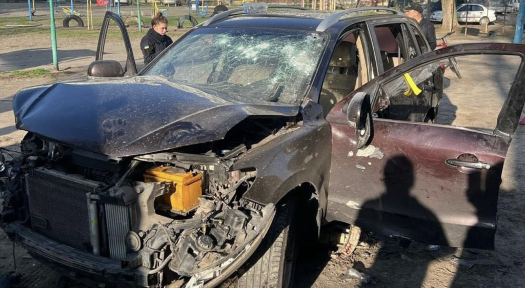 В Днепре взорвалось авто чиновника, есть раненые