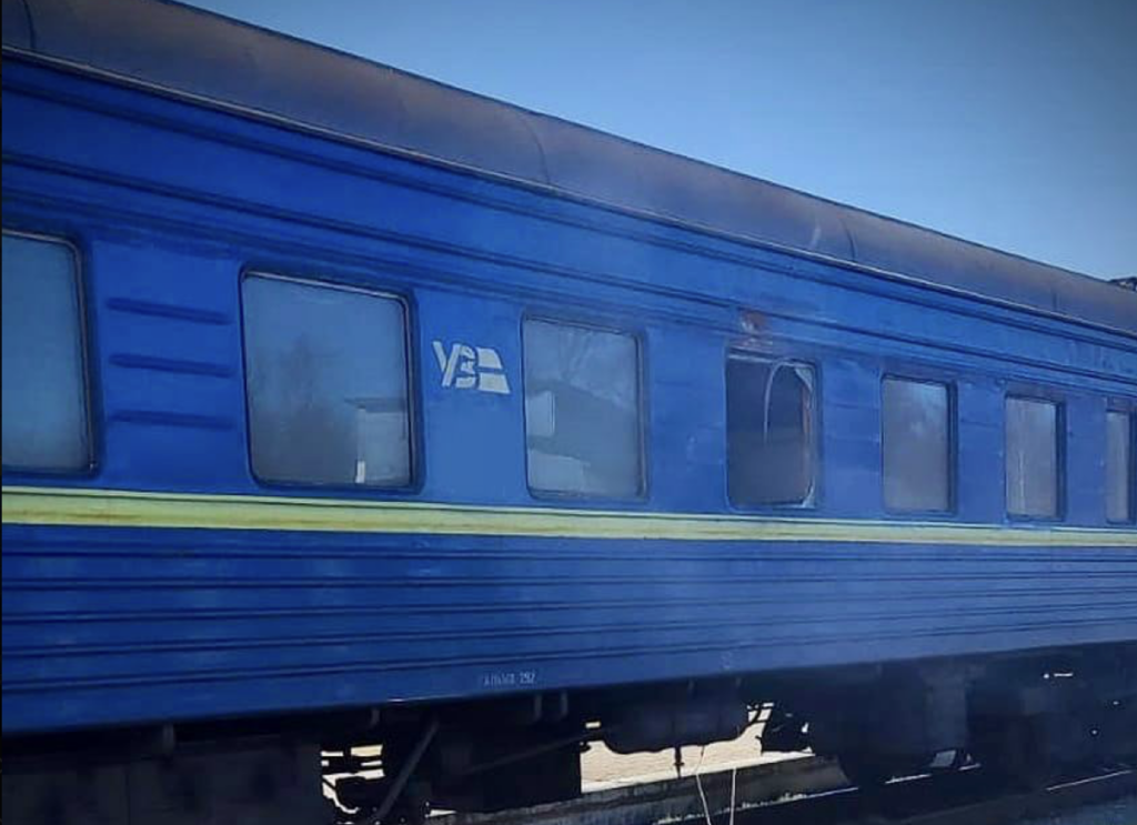 Армія РФ вдарила по пасажирському потягу на Чернігівщині