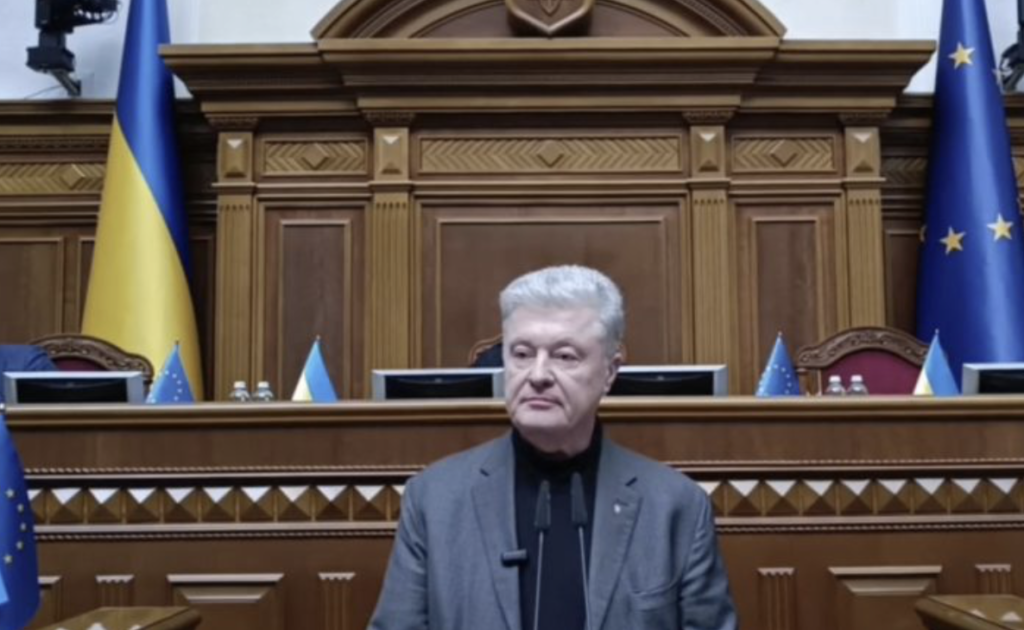 Петро Порошенко: влада почала зловживати воєнним станом і посилює авторитарні тенденції