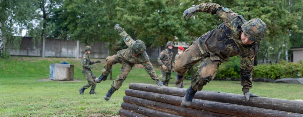 У Німеччині готуються до можливої війни: школярів та студентів навчатимуть основам оборони