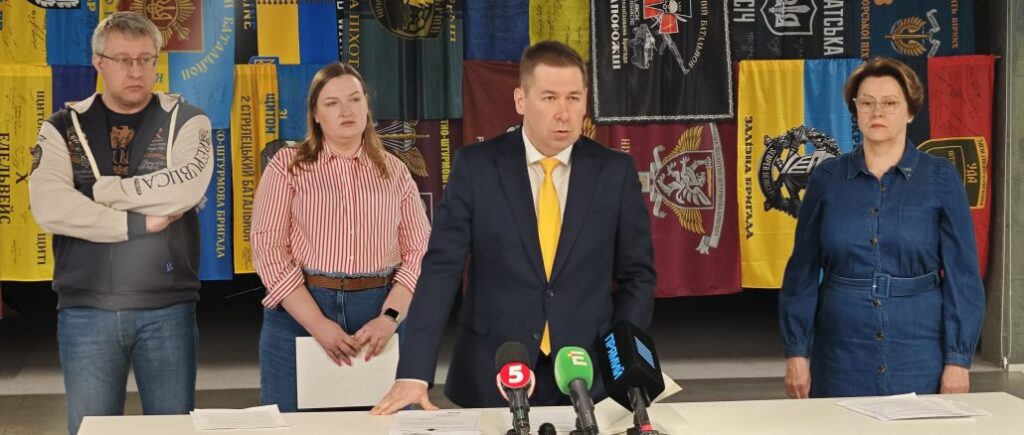 Який закон говорить, що допомагати армії — це злочин: у фонді Порошенка заявили про тиск