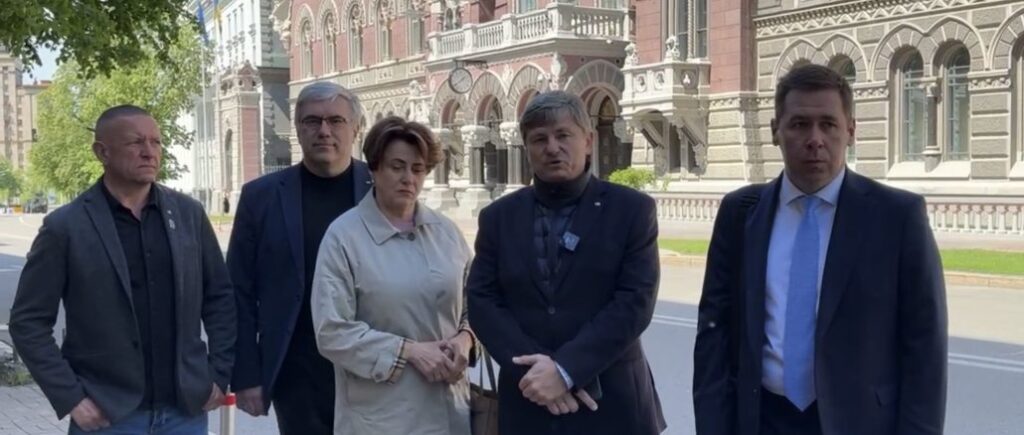 Влада планує атакувати МІБ та Петра Порошенка, щоб заблокувати благодійну діяльність на підтримку ЗСУ — депутати “Євросолідарності”