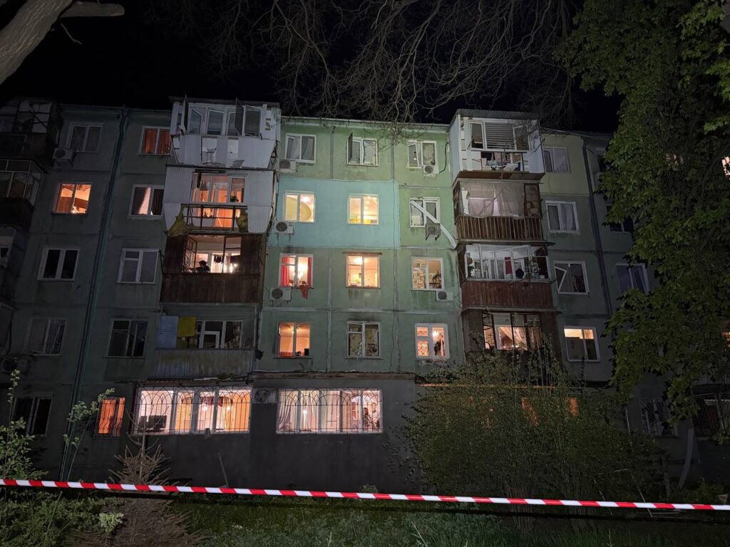 Війська РФ вдарили дронами-камікадзе по житловій забудові Одеси: наслідки атаки