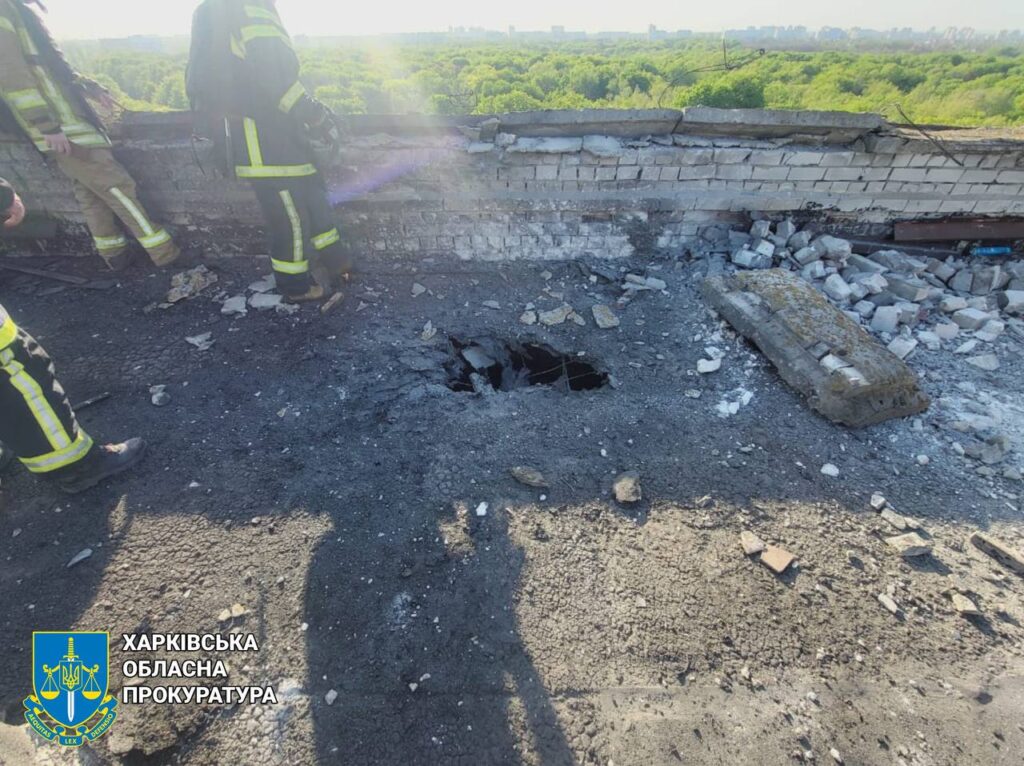 Росія дроном влучила у харківську багатоповерхівку