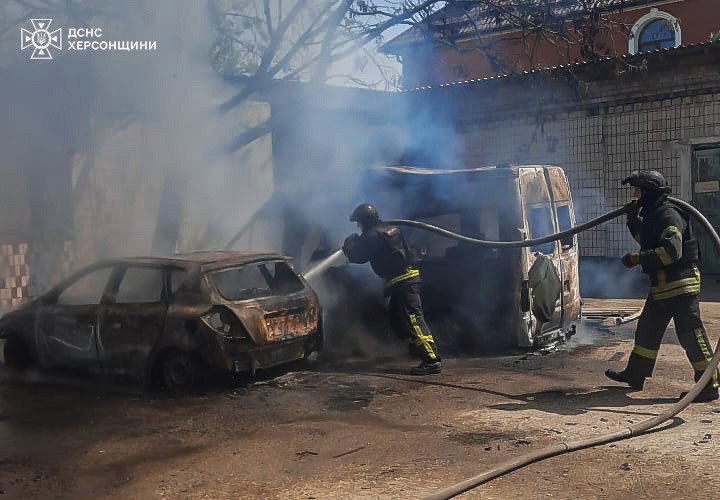 Росіяни скинули вибухівку на цивільні авто: постраждали люди