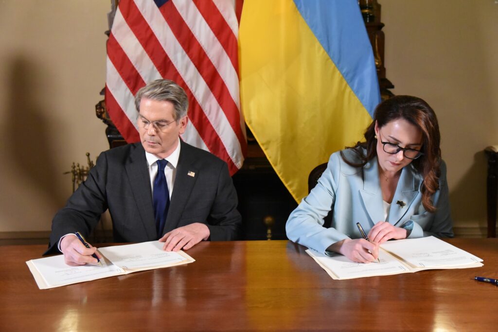 Не на тих напали: суспільство вимагає подробиць “мінеральної угоди”