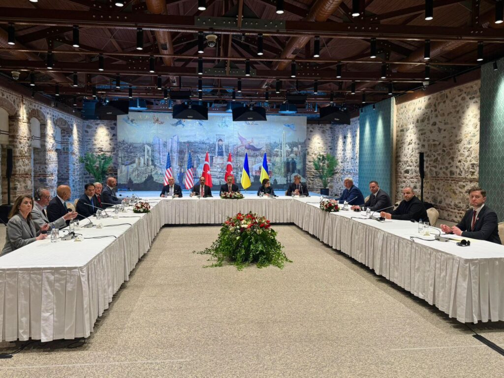 Українська делегація використовує перекладача у переговорах з РФ