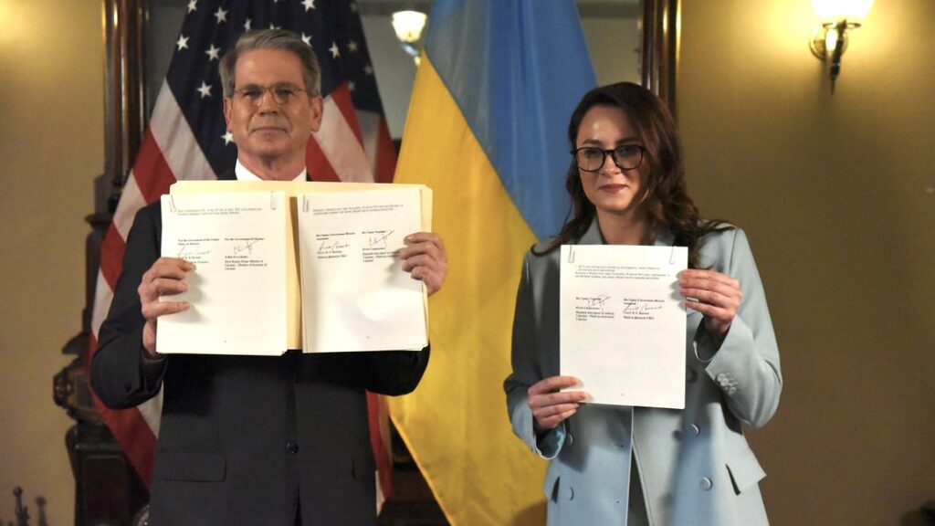 Україна та США підписали угоду про корисні копалини