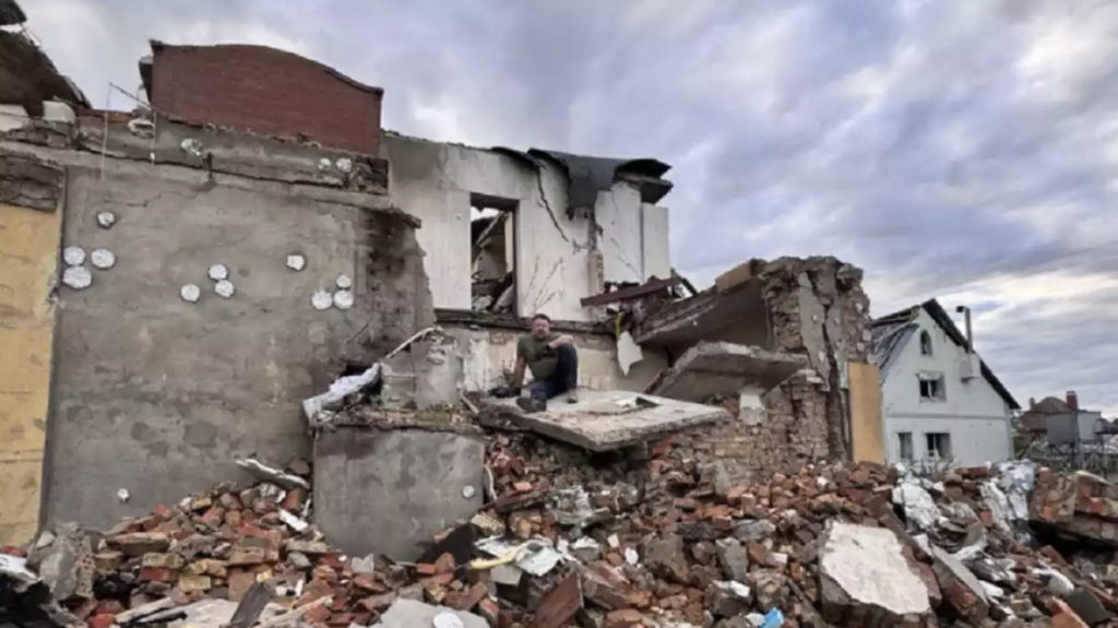 Під час російської атаки було зруйновано будинок гендиректора “5 каналу” Володимира Мжельського