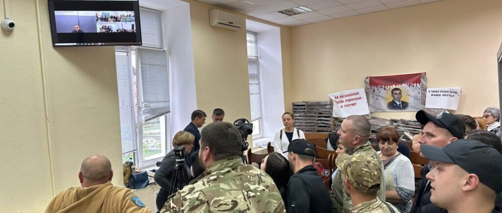 Бойових командирів шантажують заставами на сотні мільйонів гривень, а екс-заступнику Єрмака по суті дали відкупитися – депутати “ЄС”