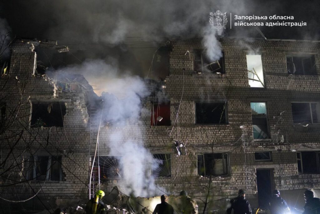 Війська РФ масовано атакували Запоріжжя: є руйнування та десятки поранених