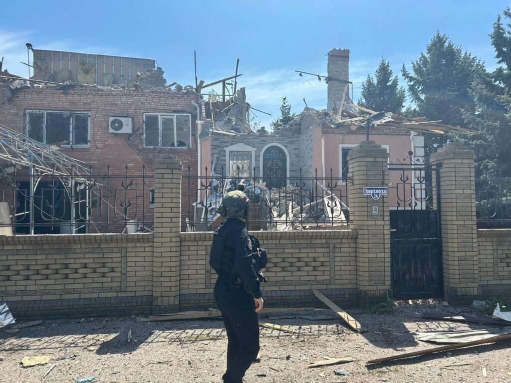 Россияне сбросили авиабомбы на село в Донецкой области: две женщины погибли