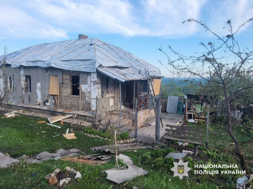 Росіяни влучили безпілотниками у державну установу та ринок в Білопіллі