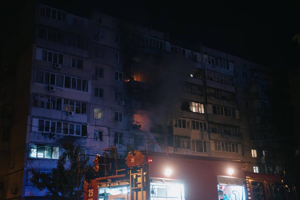Росіяни атакували Київ дронами та балістикою: постраждали 15 людей