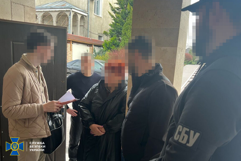 Розкрадали навіть на пам’яті: в Одесі викрили посадовців, що привласнили кошти на поховання військових