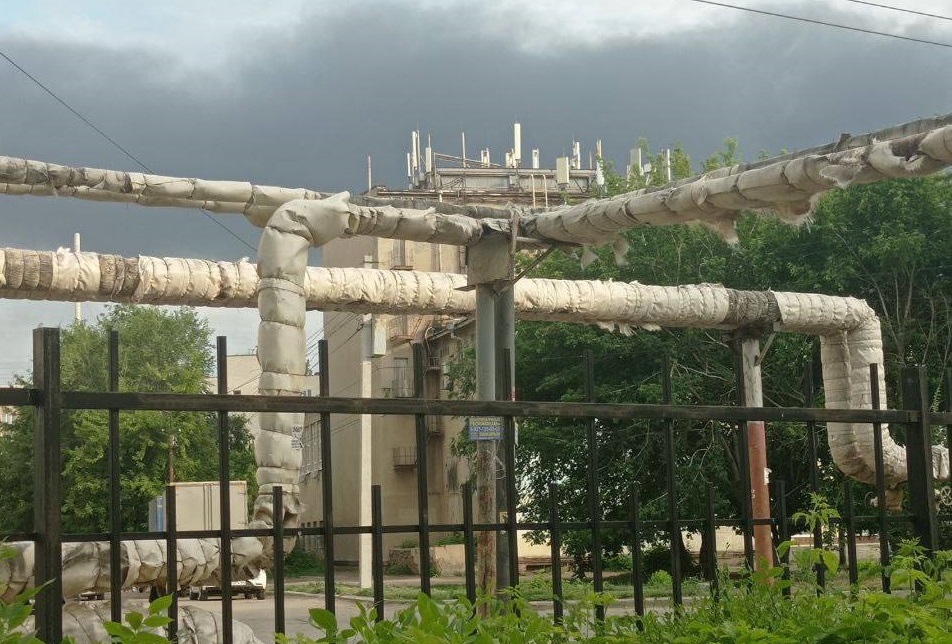 У російському Енгельсі вже третій день палає нафтобаза