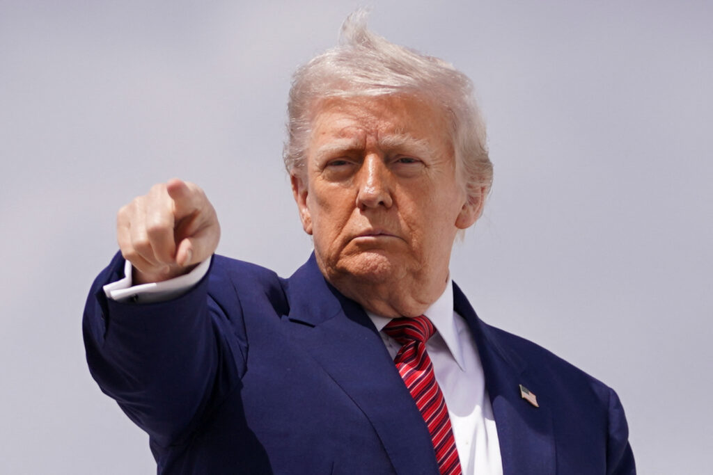 «Это будет сильный удар»: Трамп пригрозил России санкциями и тарифами