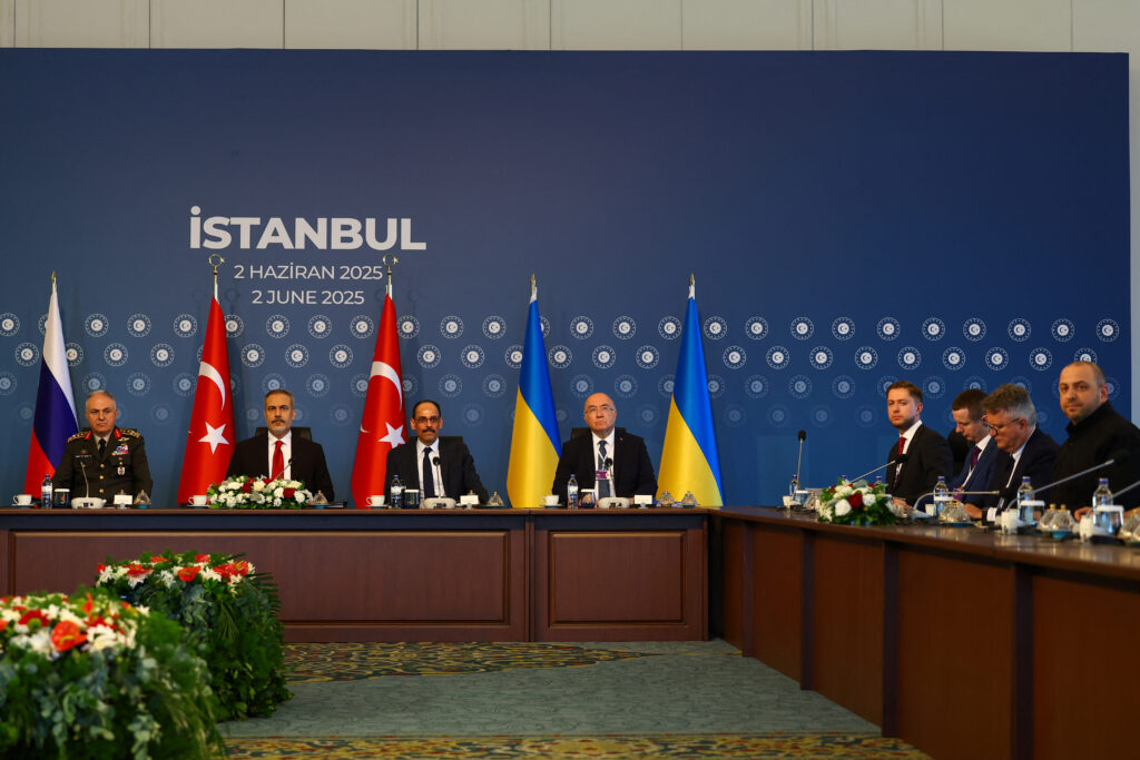 Україна і Росія обговорять підготовку до зустрічі Зеленського і Путіна: МЗС Туреччини розкрило деталі